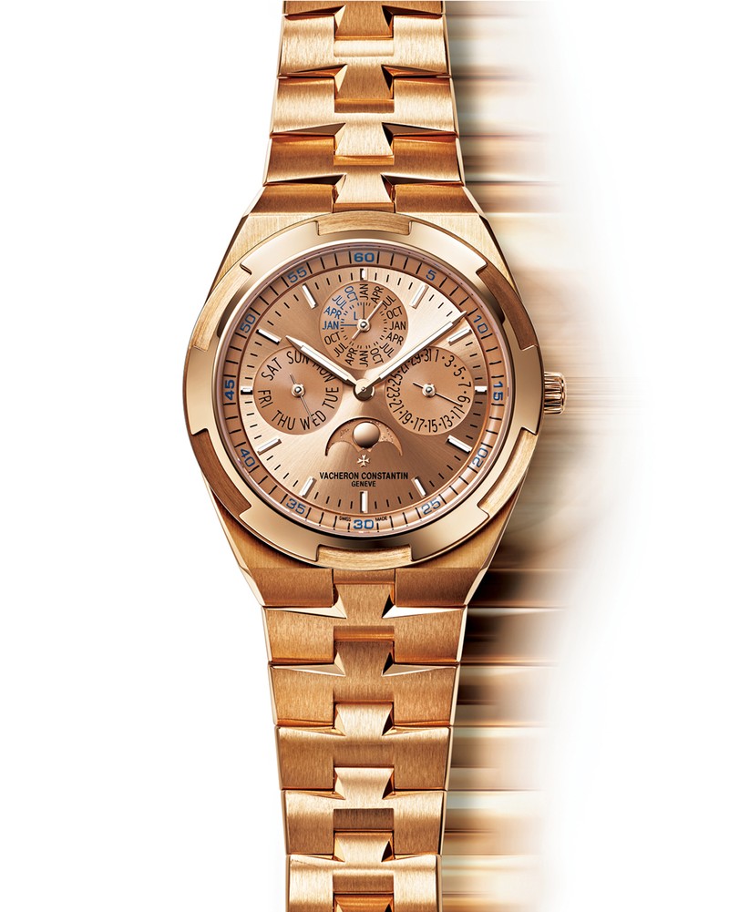 「オーヴァーシーズ・エクストラフラット・パーペチュアルカレンダー」自動巻き、18KPGケース（41.5mm）×ブレスレット（2種のラバーストラップが付属）。5気圧防水。1936万円／ヴァシュロン・コンスタンタン