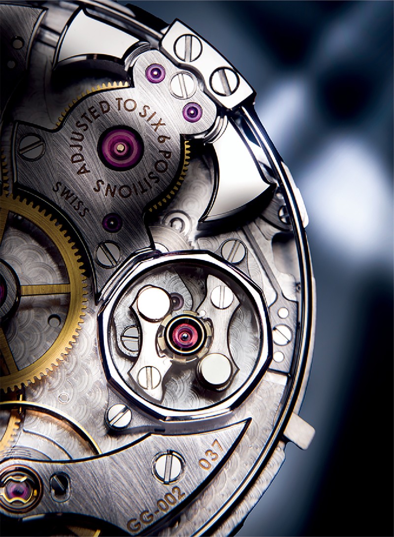 搭載するのはキャリバーGG-002。二対のハンマーとゴングによって、現在時刻を奏でる様子は、ケースバックから鑑賞できます。