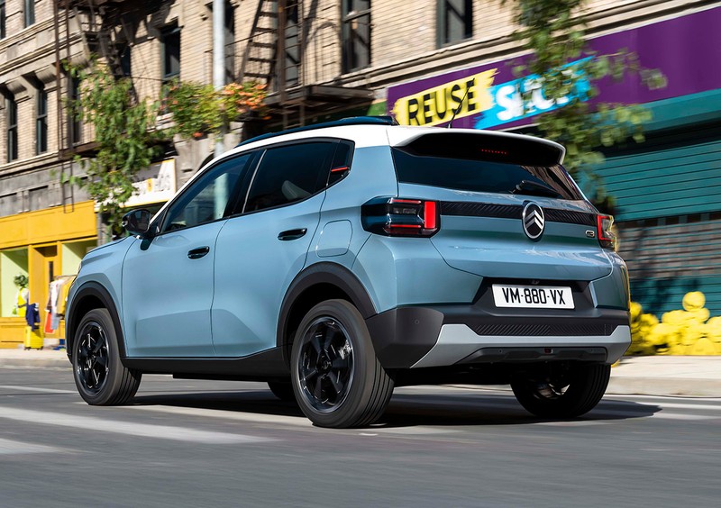 セカンダリーダンパーを内蔵することでショックの吸収性を高めた独自のサスペンション「プログレッシブハイドローリッククッション」を採用する。