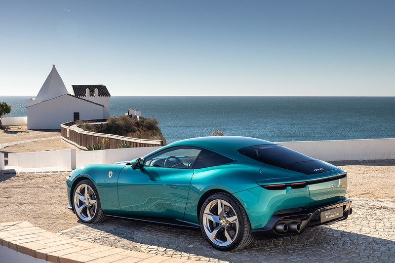 世界一美しいと海岸と言われるアマルフィの海を連想とさせるボディーカラー「ヴェルデ コスティエラ」。