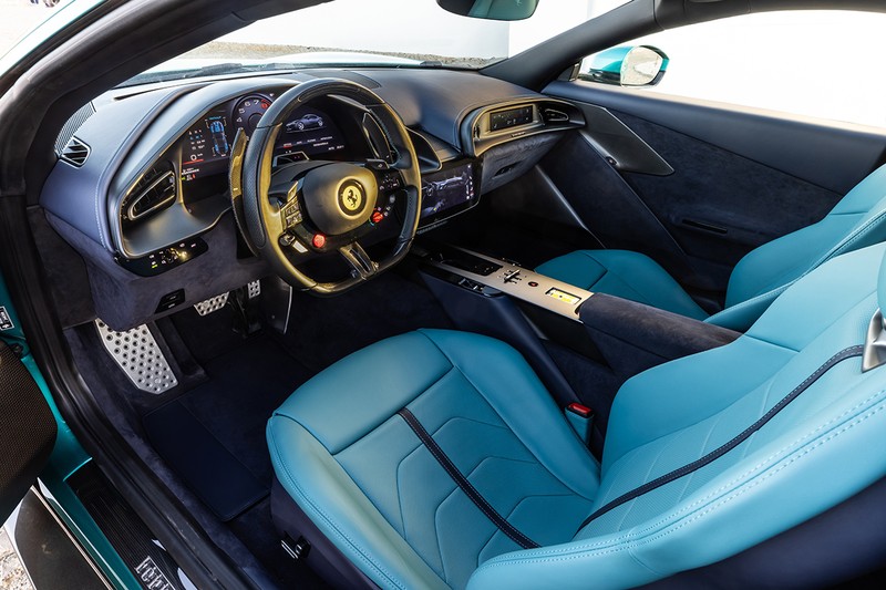 ローマと大きさは変わっていないものの、広く感じるゆったり内装。