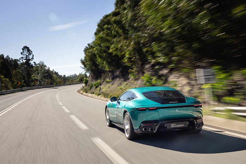 踏めばやっぱりじゃじゃ馬。とはいえ、ABS Evoが横滑りを制御してくれ安心してアクセルを踏み込むことができましよ。