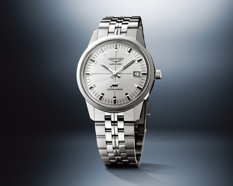 「ウルトラ-クロン クラシック」自動巻き、SSケース（37mm）＆ブレスレット。55万7700円／ロンジン