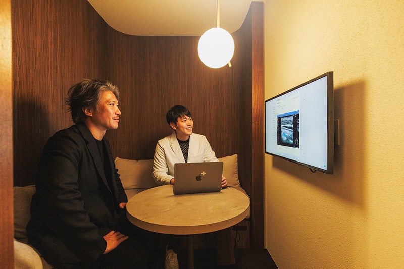 ドクターによる問診は、施設内にあるよりパーソナルな空間でモニターをチェックしながら受けることができます。