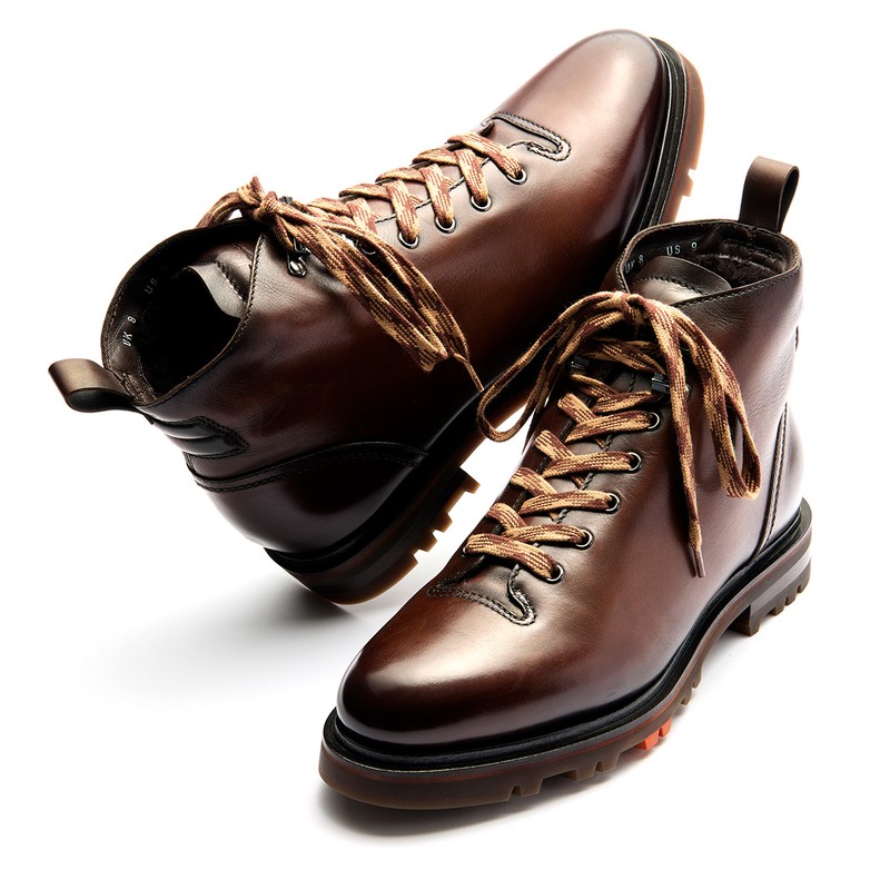 靴27万1700円／サントーニ（ストラスブルゴ カスタマーセンター）