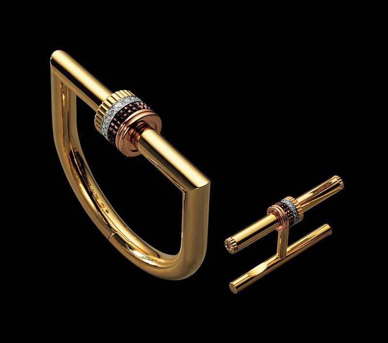 バングル［18KYG×18KWG×18KPG×ブラウンPVD×ダイヤモンド］785万4000円（予価）／ブシュロン（ブシュロン クライアントサービス）、リング［18KYG×18KWG×18KPG×ブラウンPVD×ダイヤモンド］159万7200円（予価）／ブシュロン（ブシュロン クライアントサービス）