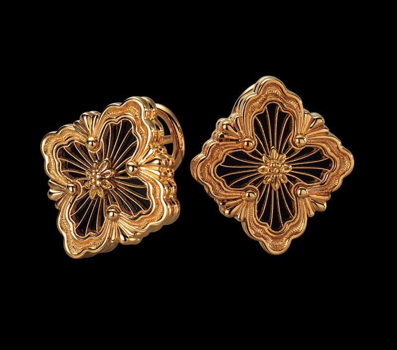 ピアス［18KYG×オニキス］62万7000円／ブチェラッティ