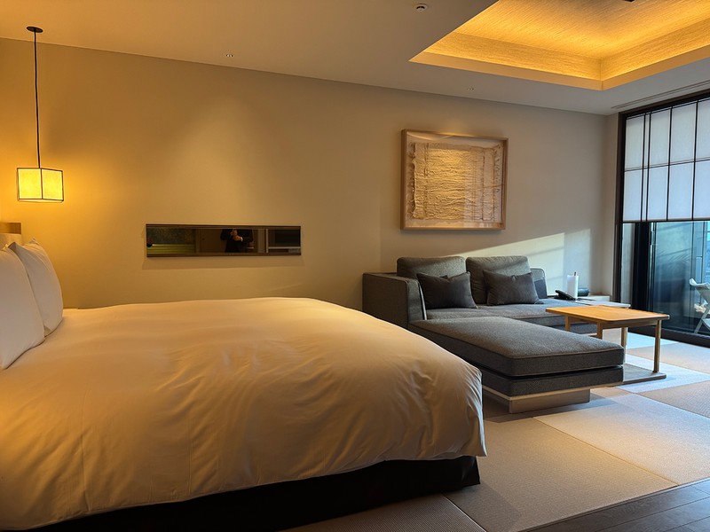 まずは、占有面積55平米の「エグゼグティブスタイリッシュスイート」。おひとり様にぴったりな贅沢空間です。