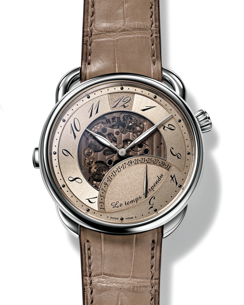 「アルソー タンシュスポンデュ」自動巻き、18KWGケース（42mm）、アリゲーターストラップ。3気圧防水。663万3000円／エルメス（エルメスジャポン）