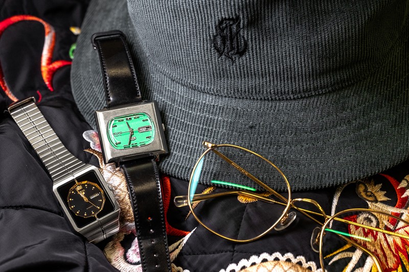 直近で購入したという２つのセイコー5。セイコー5は初出の1963年以来、世界で愛されるシリーズ。「自動巻き」「ダイアフレックス(強化ゼンマイ)」「5気圧防水」「耐衝撃」「デイデイト表示」の基本スペックがその名の由来となっています。