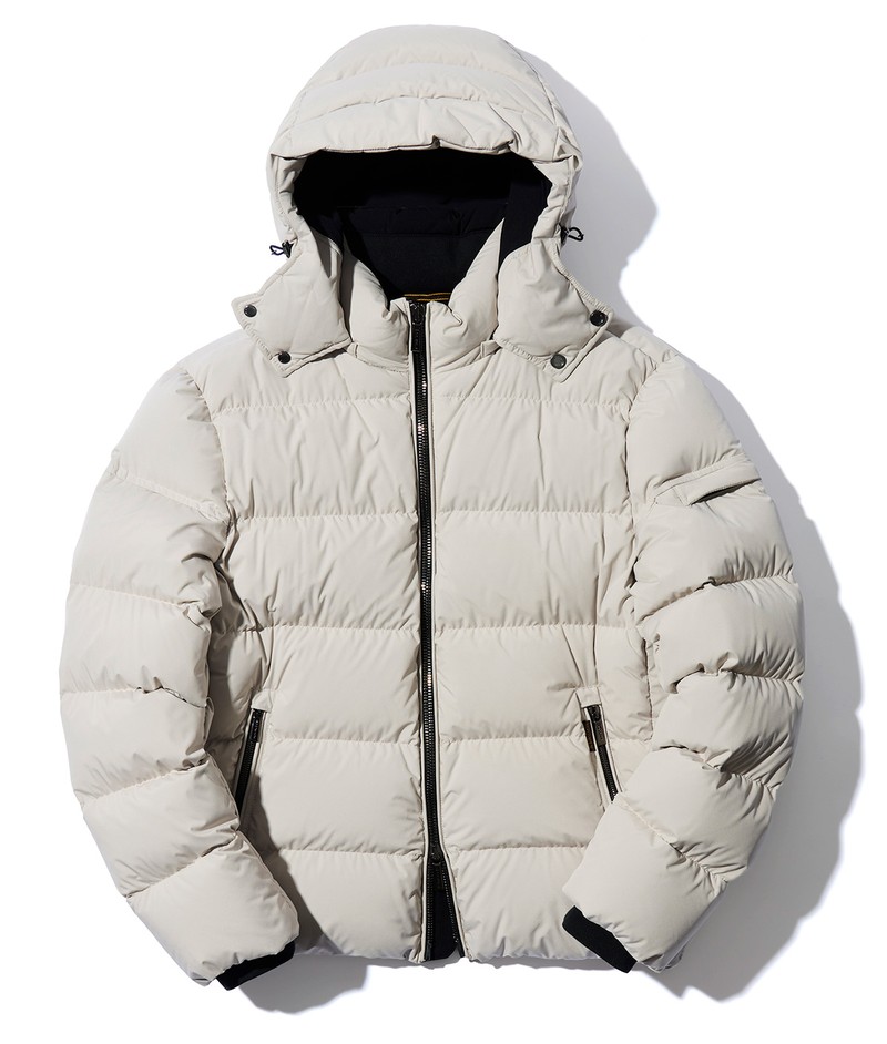 ブルゾン36万800円／ムーレー（コロネット）