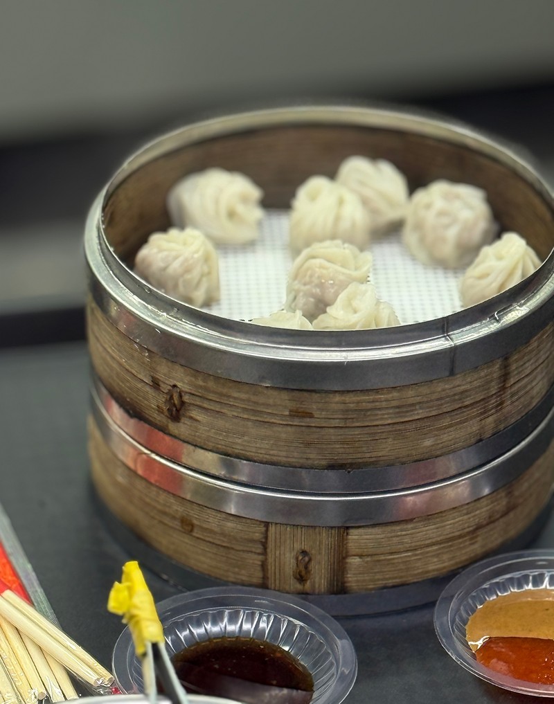 米粉を使った少し生地が厚めの小籠包。約240円 同店には肉団子スープや肉粽もあり。