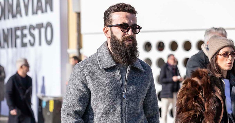 ☆最高峰ライン☆ジョルジオアルマーニ　ダブルウールコート　ショート丈　ネイビー ジョルジオ アルマーニのコートが大ヒット中！高額なのに売れている