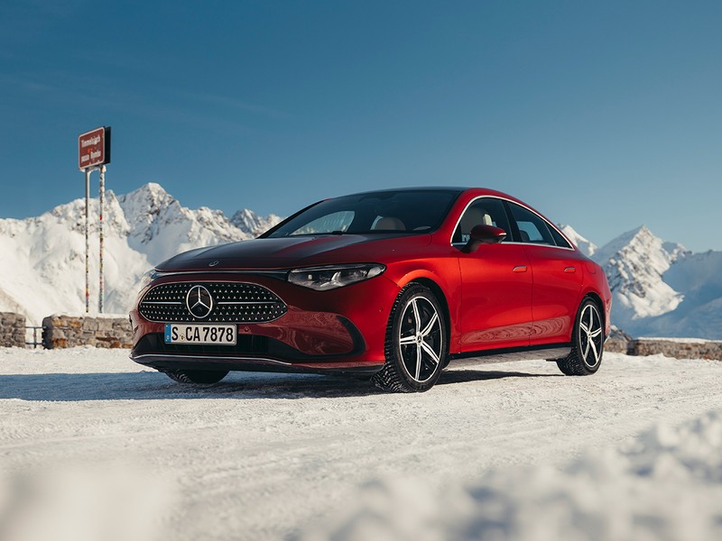 ハイブリッドのエンジンは1.5リッターのみで「200」と「220」は出力違い。