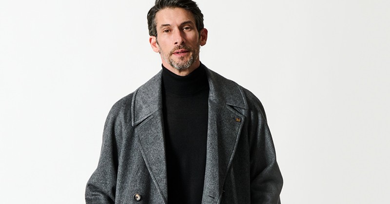 ヘルノの新作は「ユルリなコート×フーディーのセットアップ」。大人の