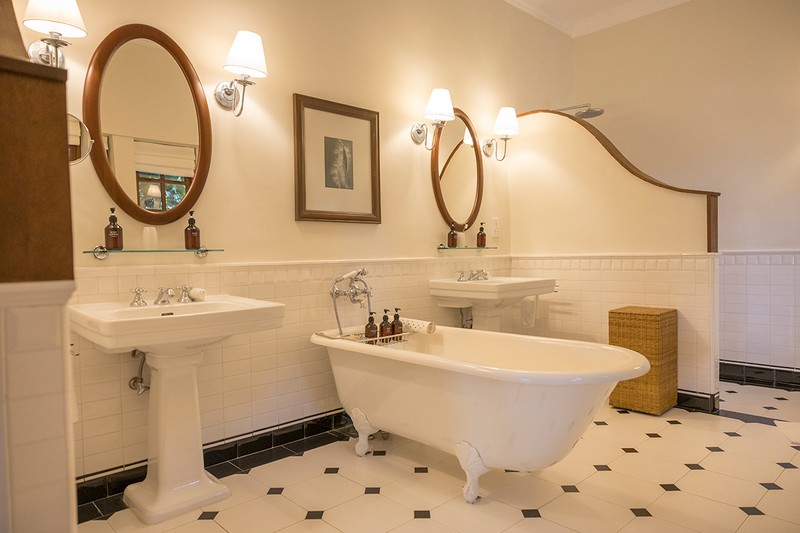 優雅な猫足バスタブ。