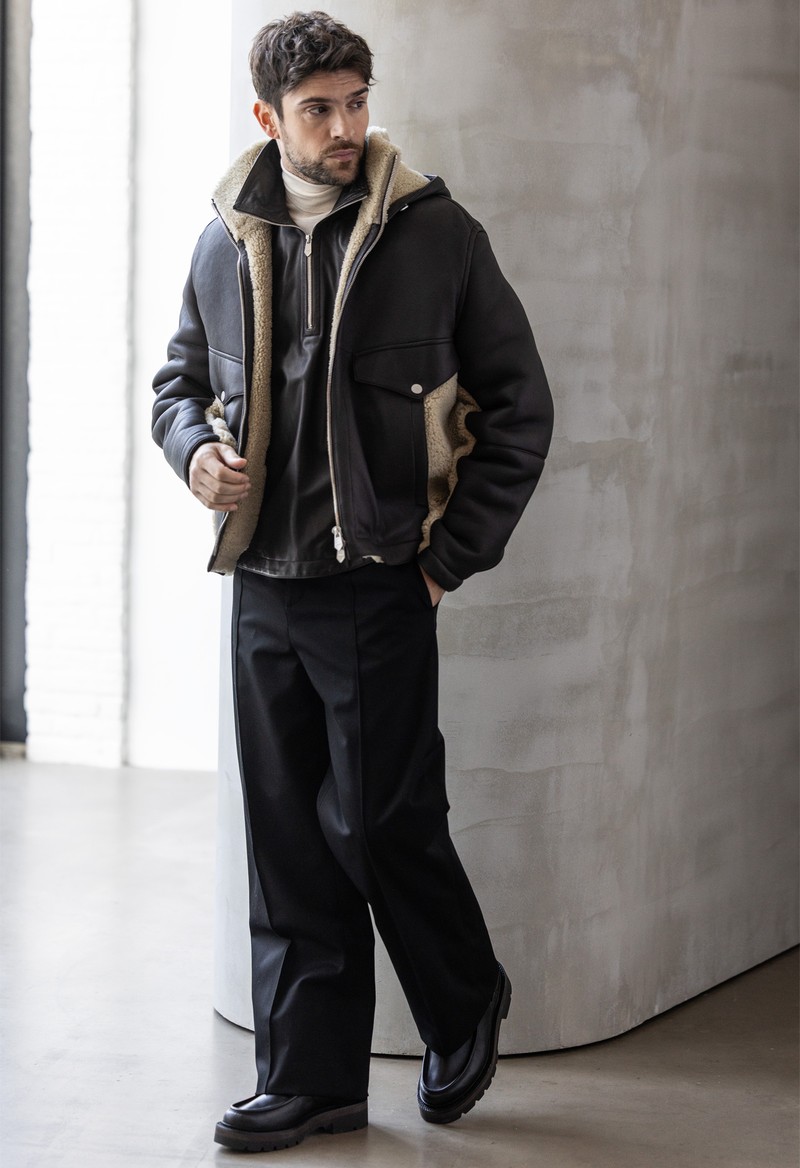 ムートン、レザー、アウター、着こなし、コーデ