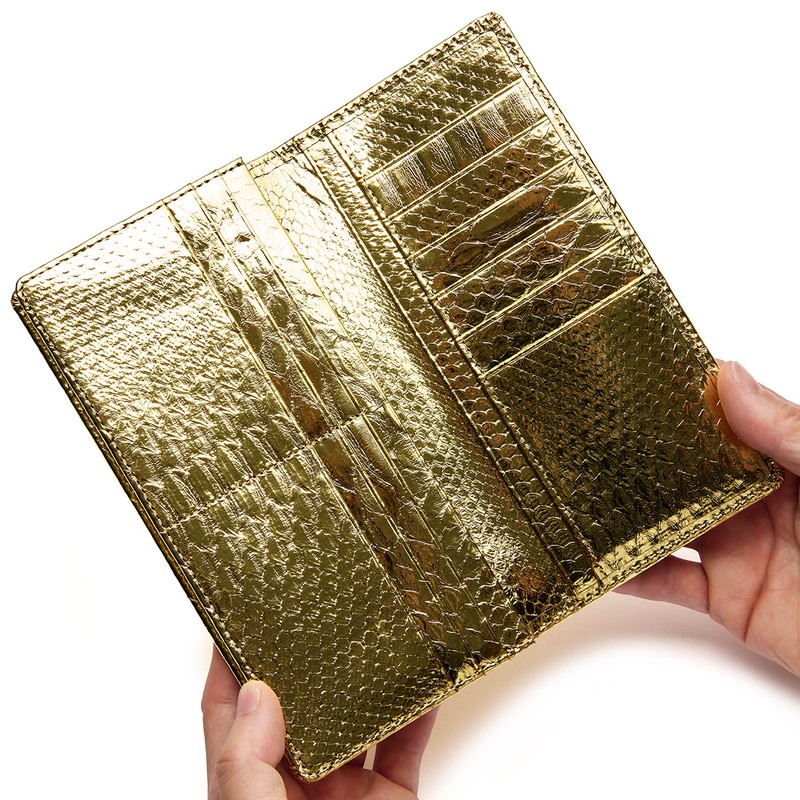 ウォレット［W18.5×H9×D2㎝］4万1800円／クロコダイルレザーワークス（ベスト）