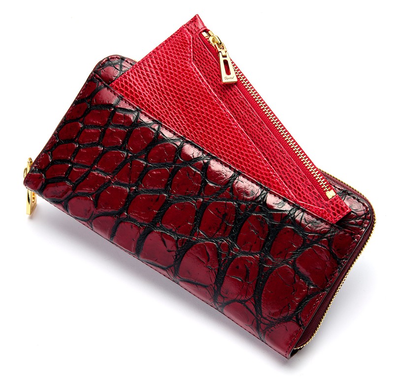 ウォレット［W21× H11× D2.5㎝］6万6000円／レザージュエルス（タイコウ）