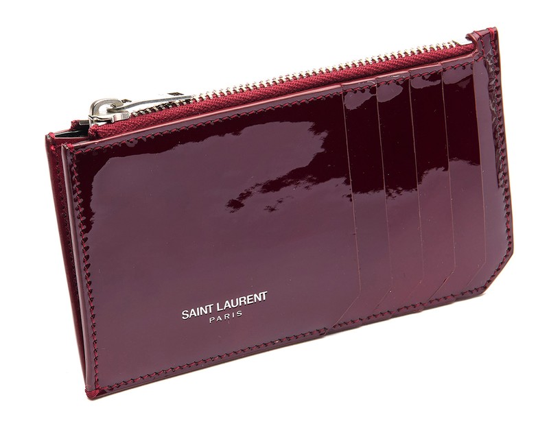 カードケース［W13xH7.5xD1cm]6万1600円／サンローラン バイ アンソニー・ヴァカレロ（サンローラン クライアントサービス）