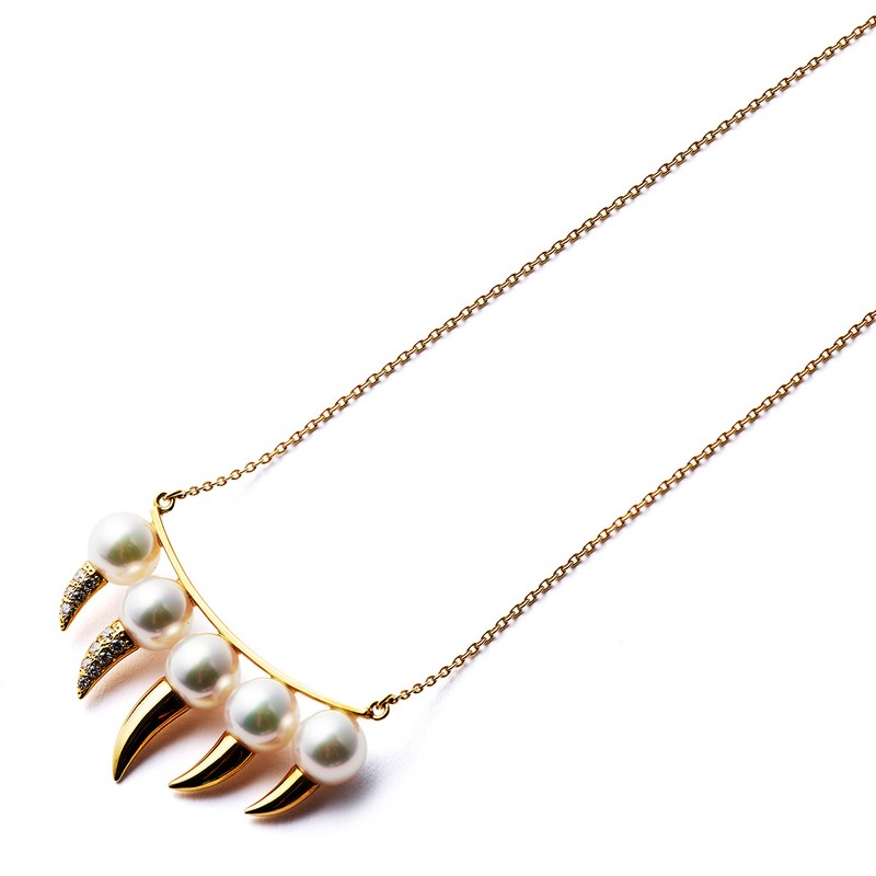 ネックレス64万5700円（予定価格）／タサキ　ネックレス64万5700円（予定価格）／タサキ