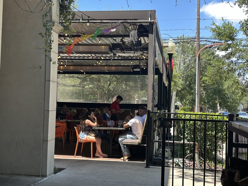  「キャンデンテ」。パティオ席も気持ちいい！