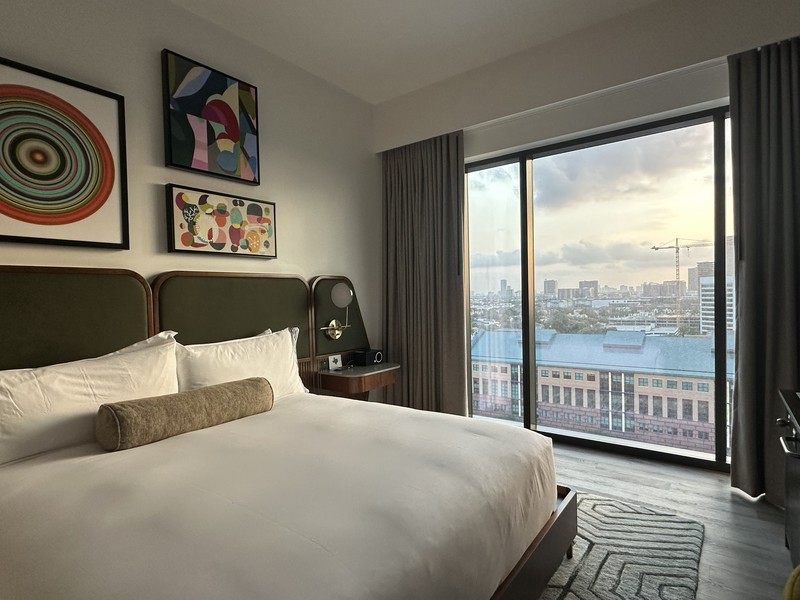 帰国前日に宿泊したのは、ハイアット系列の「トンプソン ヒューストン」。モダンでスタイリッシュなブティックホテルです。高層階にあるプールも素敵でした！