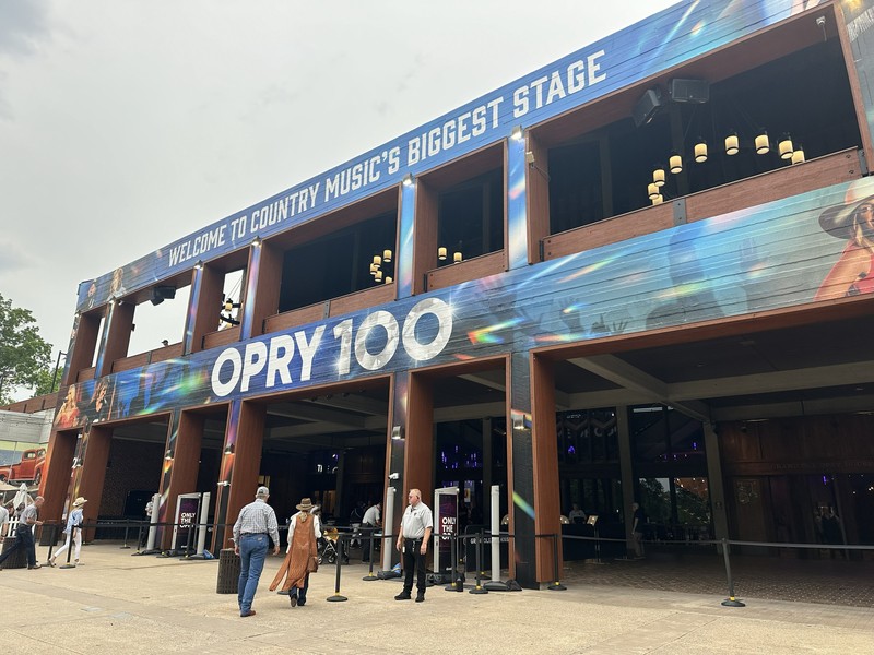 ナッシュビル郊外のミュージックバレーにある「グランド・オール・オープリーハウス」。