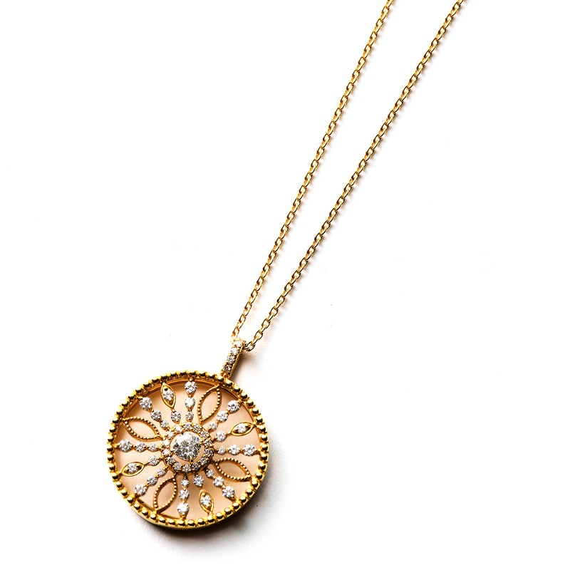 ネックレス93万5000円／ナディア（メゾン・ド・ナディア銀座本店）