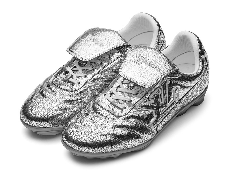 スニーカー19万9100円／ルイ・ヴィトン（ルイ・ヴィトン クライアントサービス）