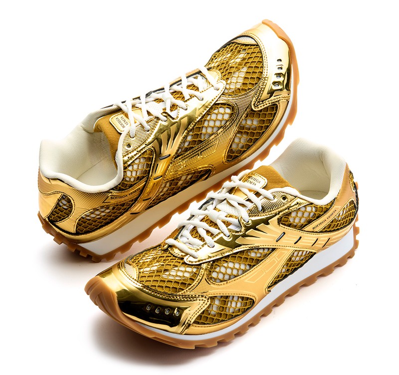 スニーカー15万9500円／ボッテガ・ヴェネタ（ボッテガ・ヴェネタ ジャパン）