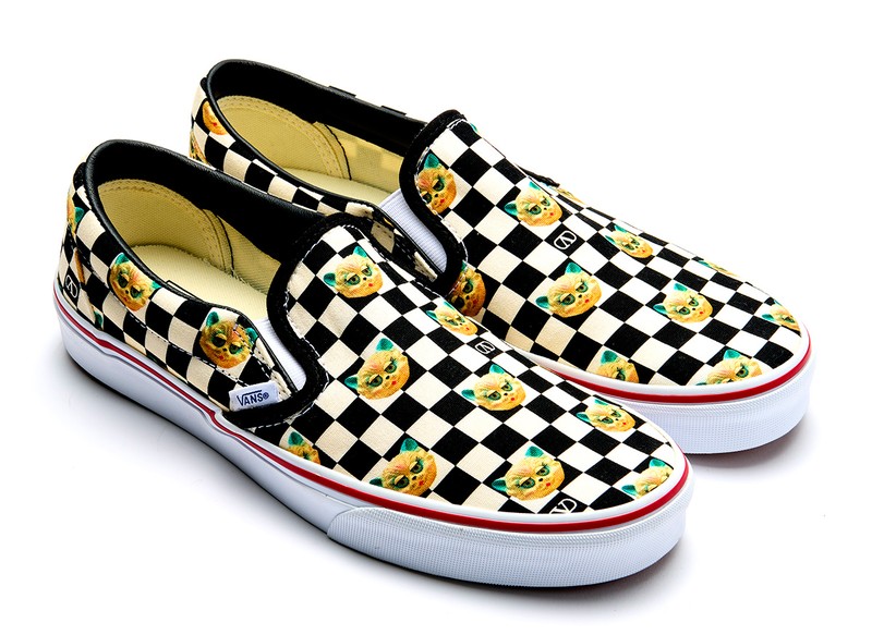 スニーカー7万2600円／ヴァレンティノ ガラヴァーニ×ヴァンズ（ヴァレンティノ インフォメーションデスク）