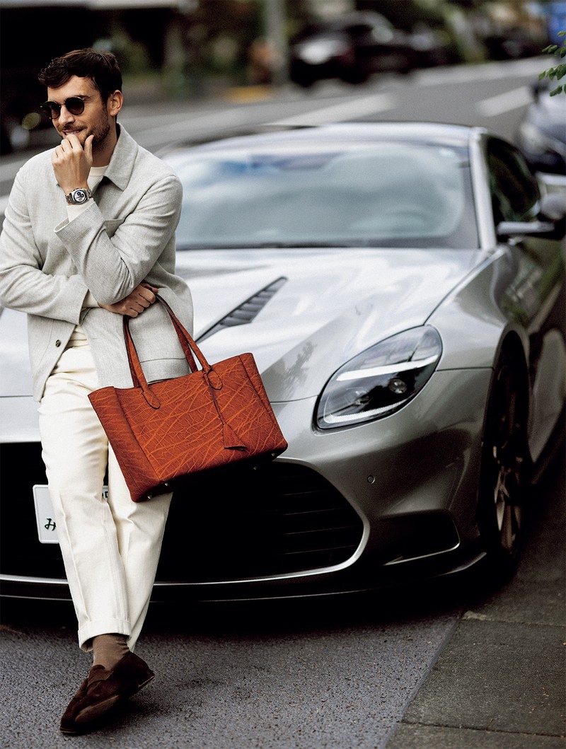 エキゾチックレザーをエレガントにこなすなら“コクまろブラウン”で