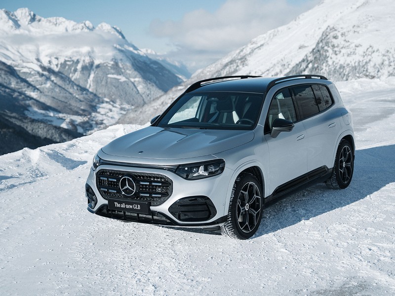 モノトーンのコントラストが際立つカラースキームも印象的。