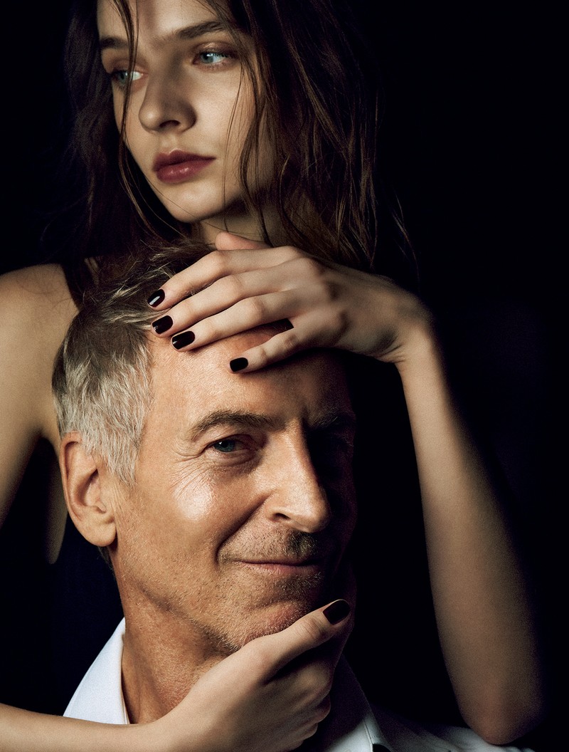 男性●シャツ2万900円、タイ1万7600円/ともにデザインワークス(デザインワークス 六本木ヒルズ店)