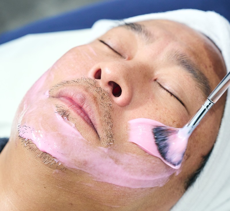 ダウンタイムほぼなしで速攻ハリツヤ肌に「ピーリング&浸透美容」